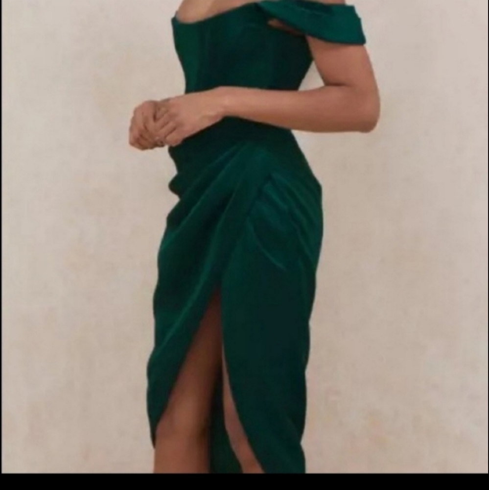 Emerald satin dress sold out - Picture 4 of 9